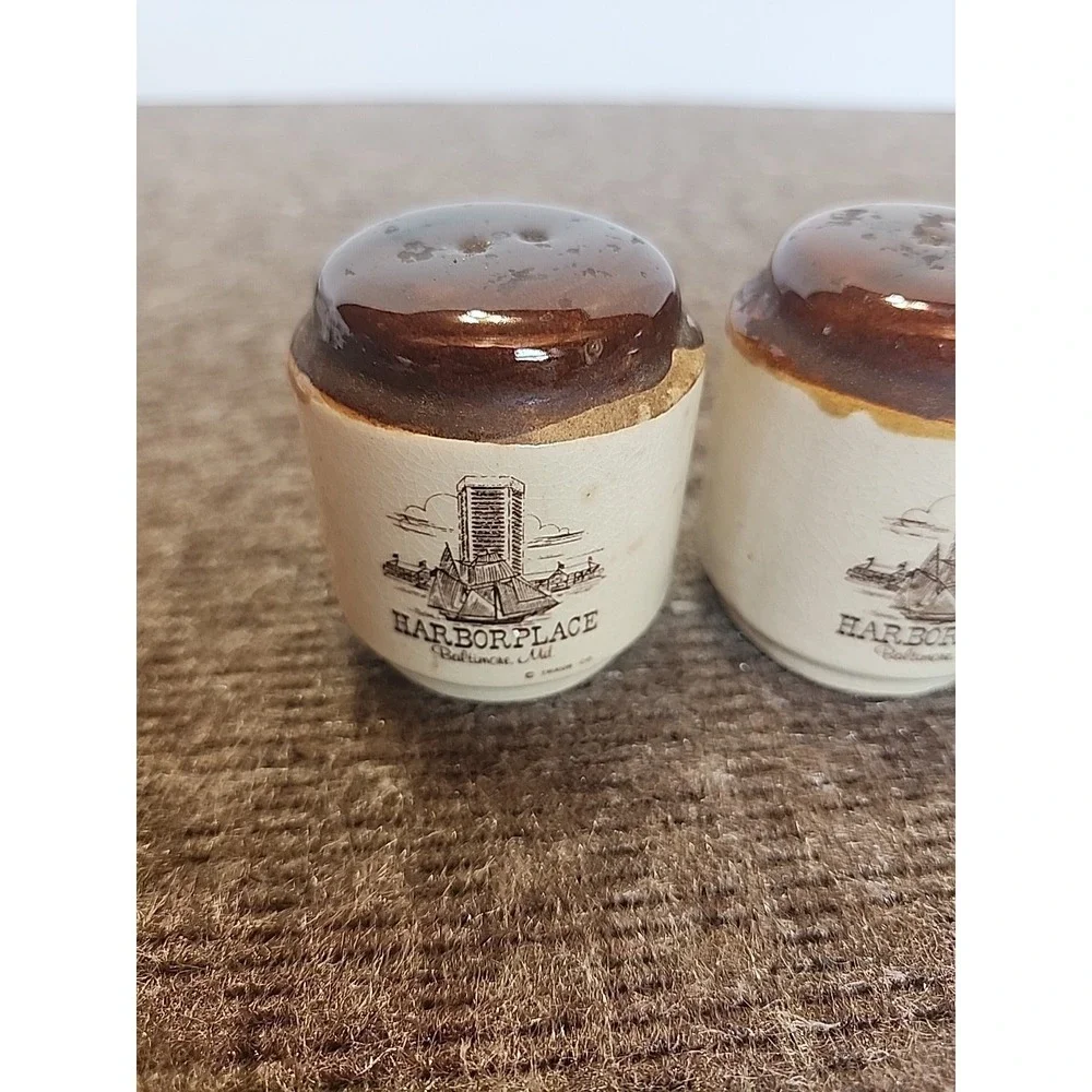 Vintahe Salt‎ & Pepper Shakers Harborplace Baltimore Md Traub Co.